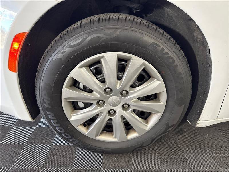 Used 2021 Chrysler Voyager L FWD image 30