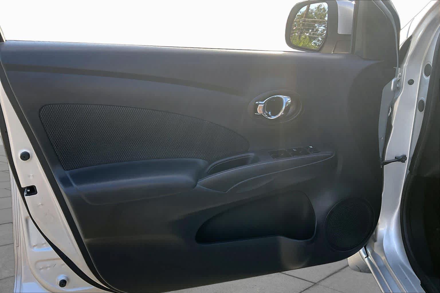 Used 2012 Nissan Versa FWD image 17