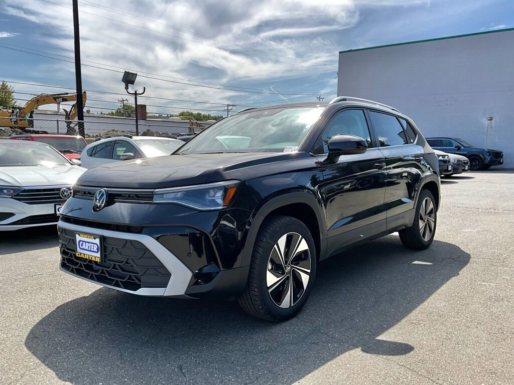 New 2025 Volkswagen Taos SE image 3