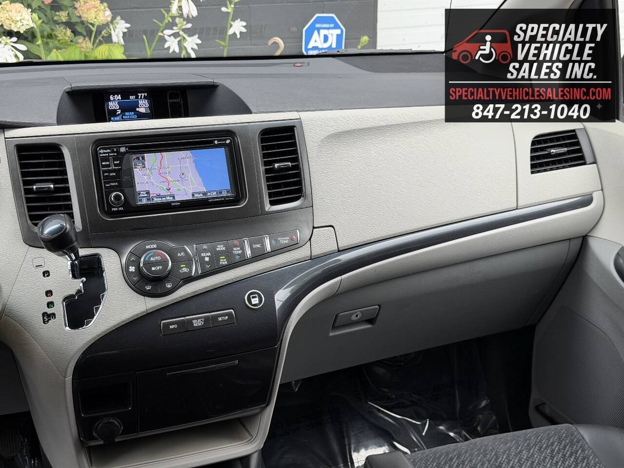 Used 2014 Toyota Sienna SE FWD image 36