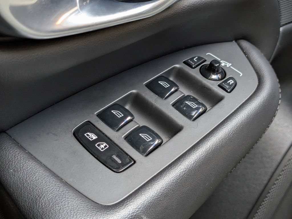 Used 2024 Volvo XC90 B6 Plus AWD/4WD image 33