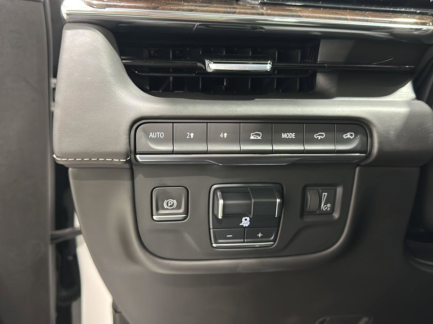 Used 2023 Cadillac Escalade ESV Sport Platinum AWD/4WD image 17