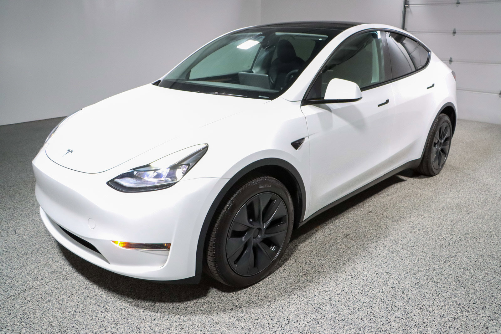 Used 2024 Tesla Model Y Long Range AWD/4WD image 29