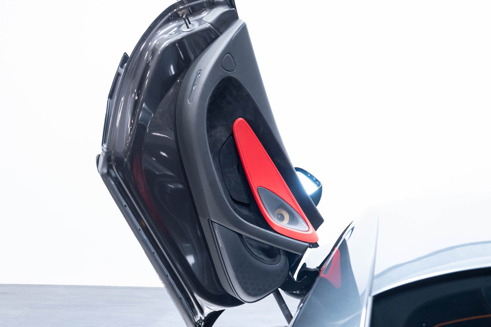 Used 2019 McLaren 570S Coupe RWD image 6