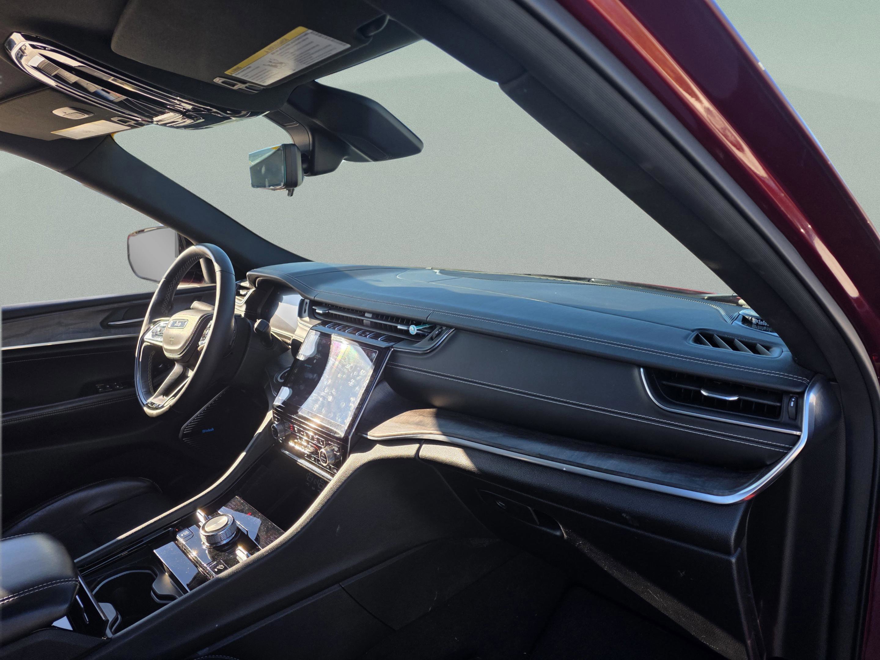 Used 2022 Jeep Grand Cherokee L Overland w/ Advanced Protech Group III image 24