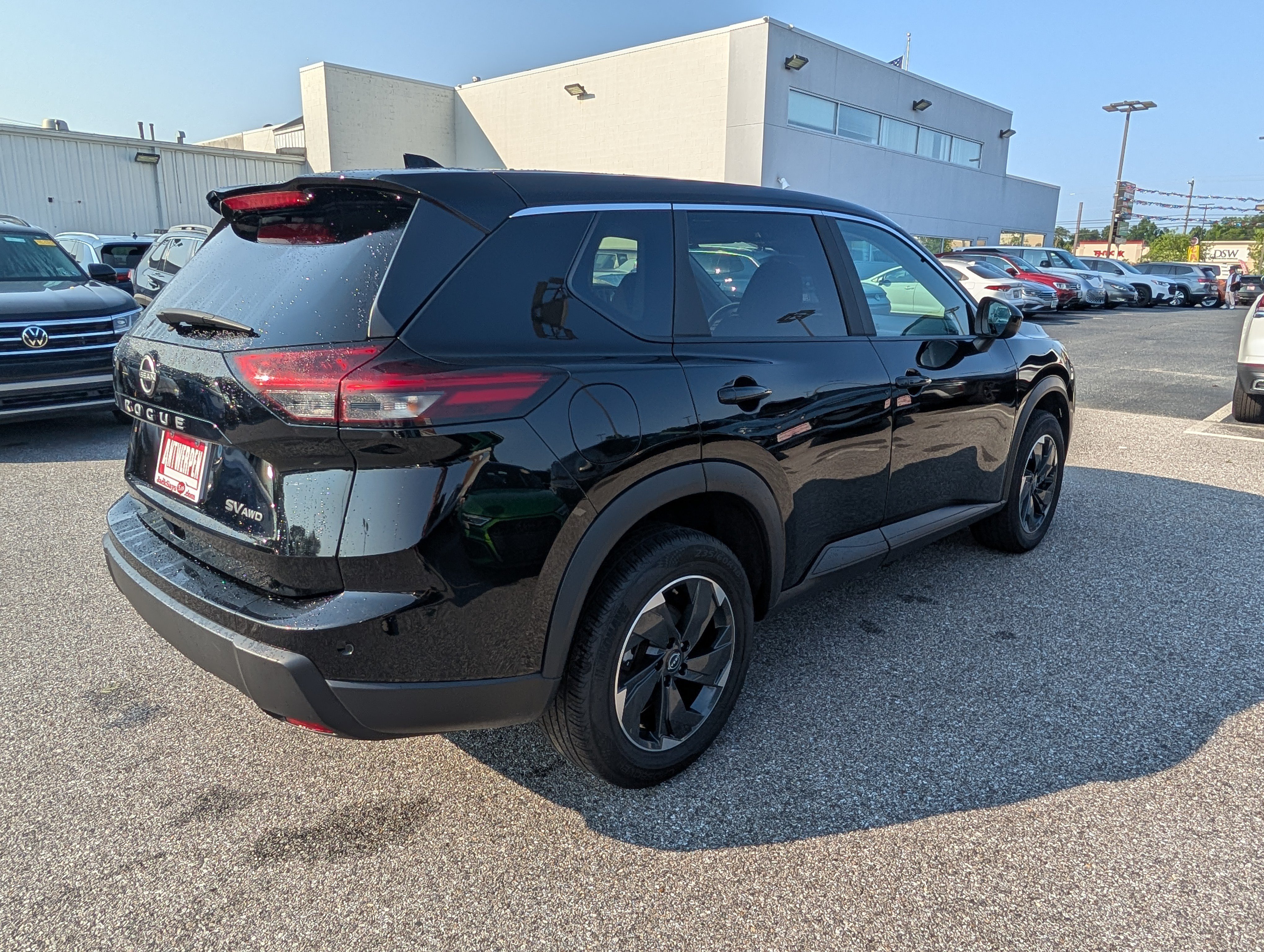 Used 2024 Nissan Rogue SV AWD/4WD image 3