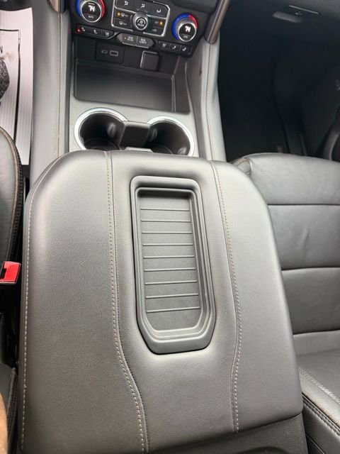 Used 2022 Chevrolet Suburban High Country image 13