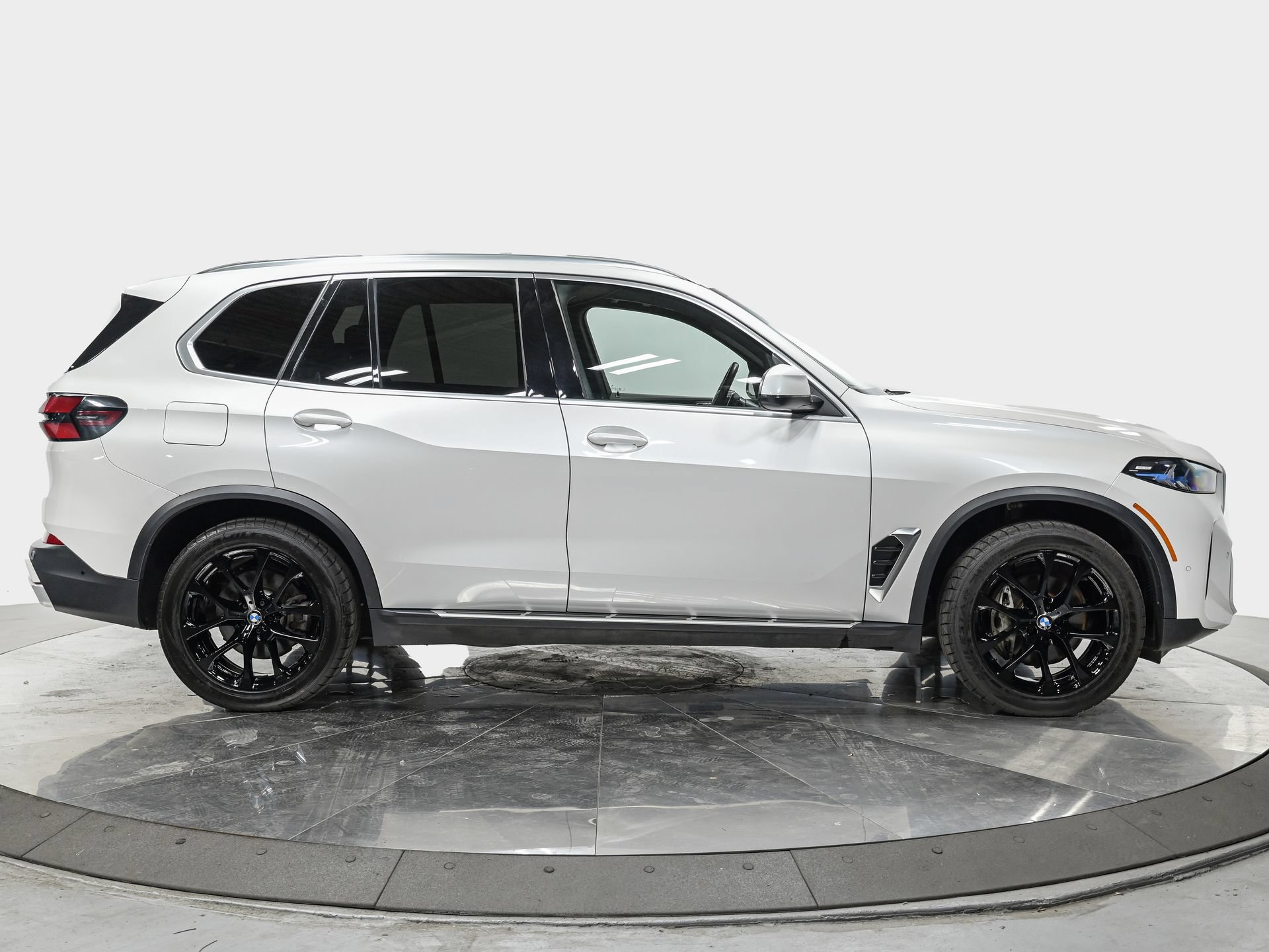 Used 2025 BMW X5 xDrive40i AWD/4WD image 8