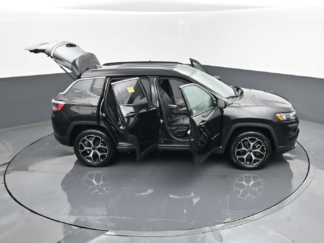 Used 2025 Jeep Compass Limited AWD/4WD image 28