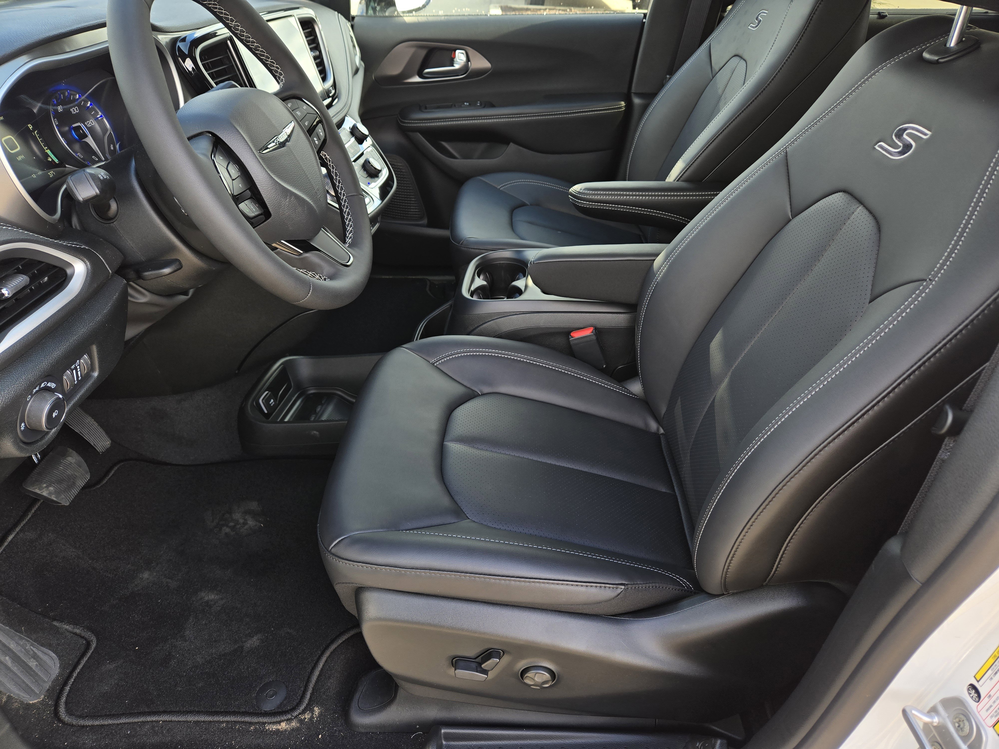 New 2026 Chrysler Pacifica Select w/ S Appearance Package image 11