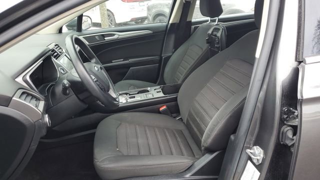 Used 2020 Ford Fusion SE image 23