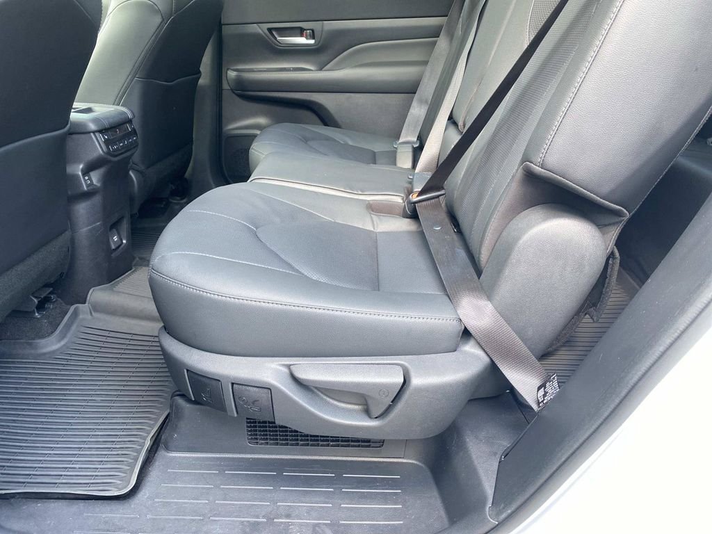 Used 2024 Toyota Grand Highlander AWD Hybrid image 16