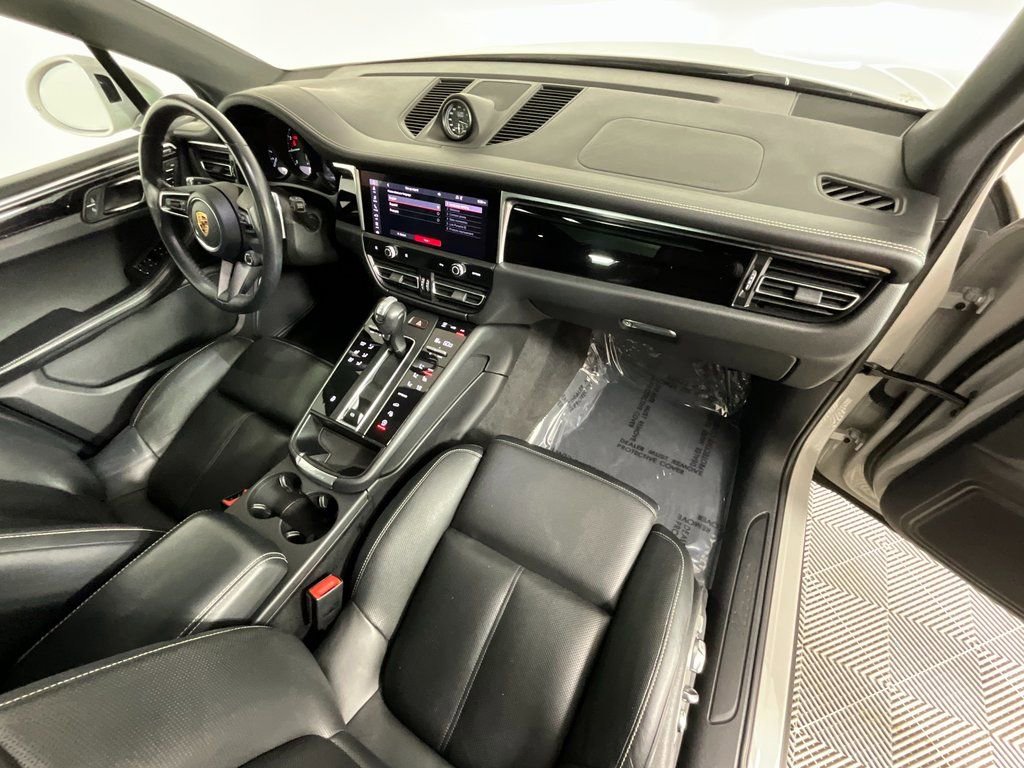 Used 2023 Porsche Macan Turbo image 19