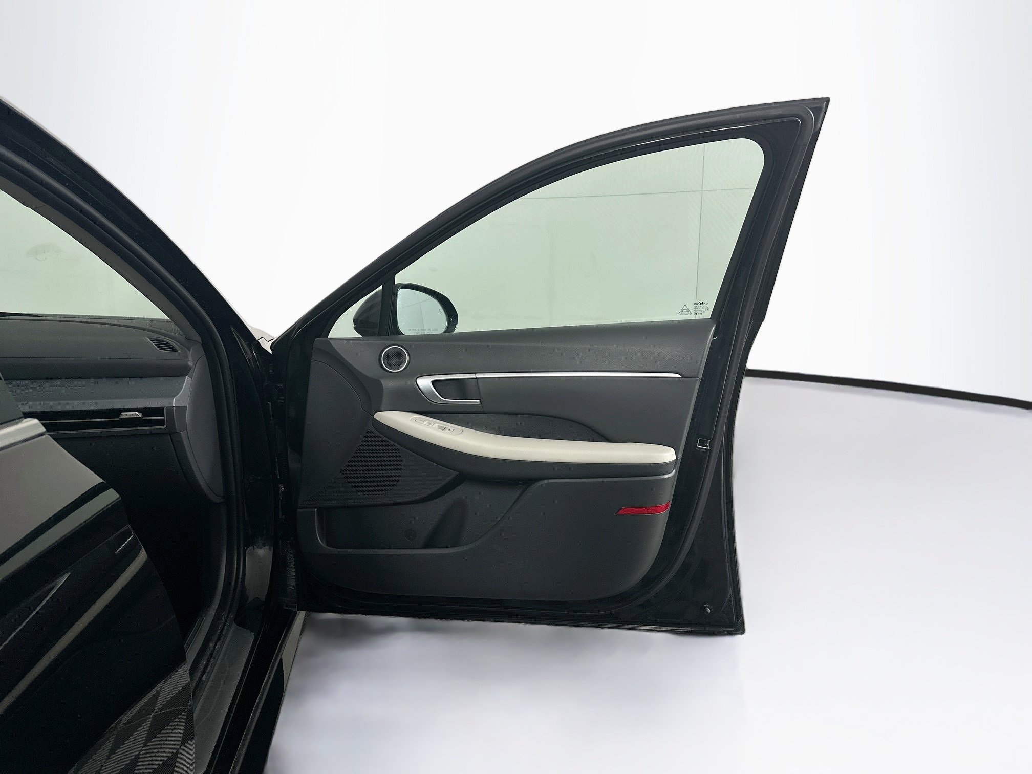 Used 2025 Hyundai Sonata SEL FWD image 31
