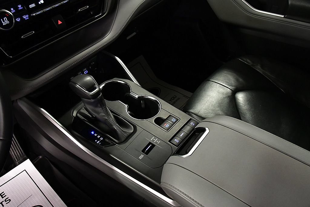 Used 2022 Toyota Highlander LE FWD image 18