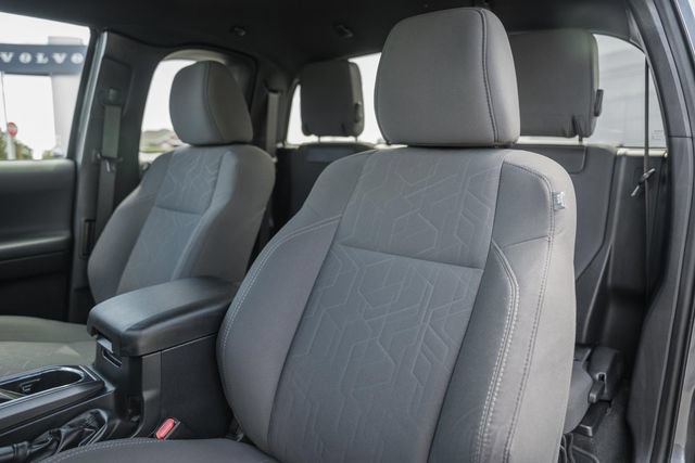Used 2018 Toyota Tacoma TRD Off-Road w/ Four Season Floor Mat Package AWD/4WD image 37