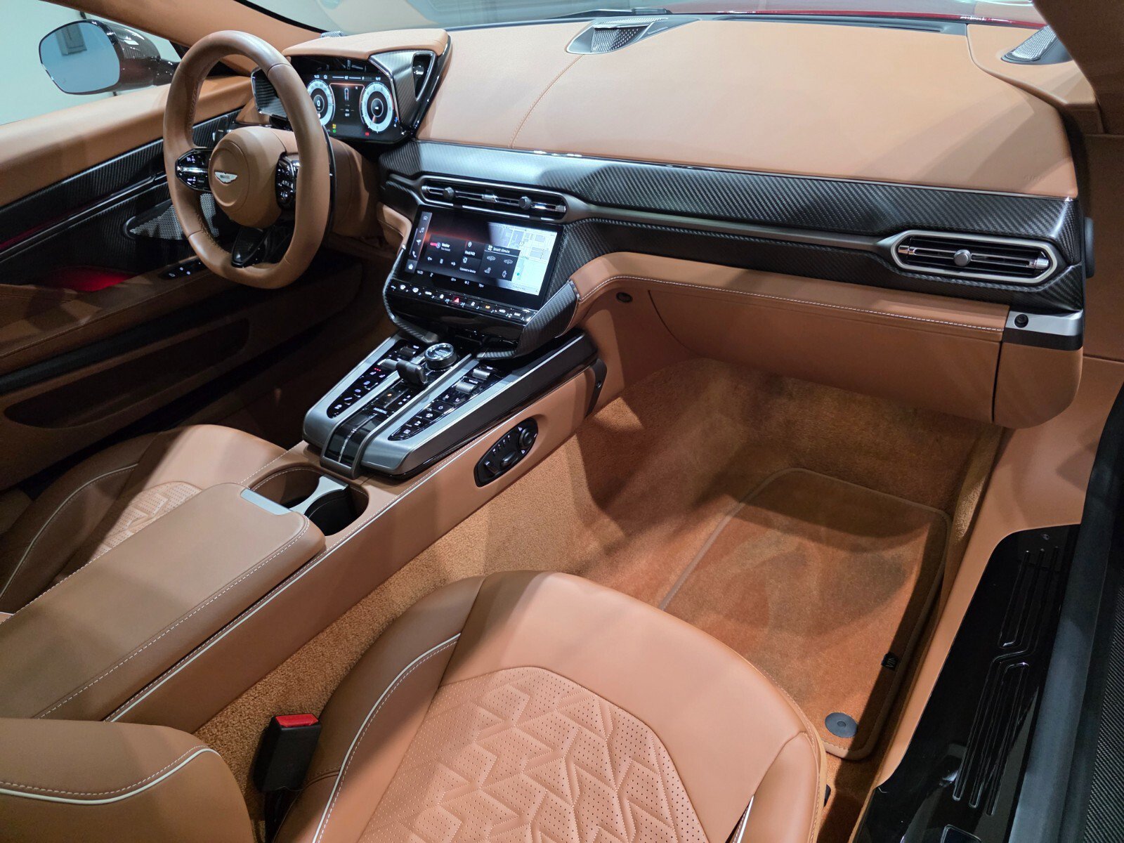 Used 2025 Aston Martin Vanquish RWD image 23
