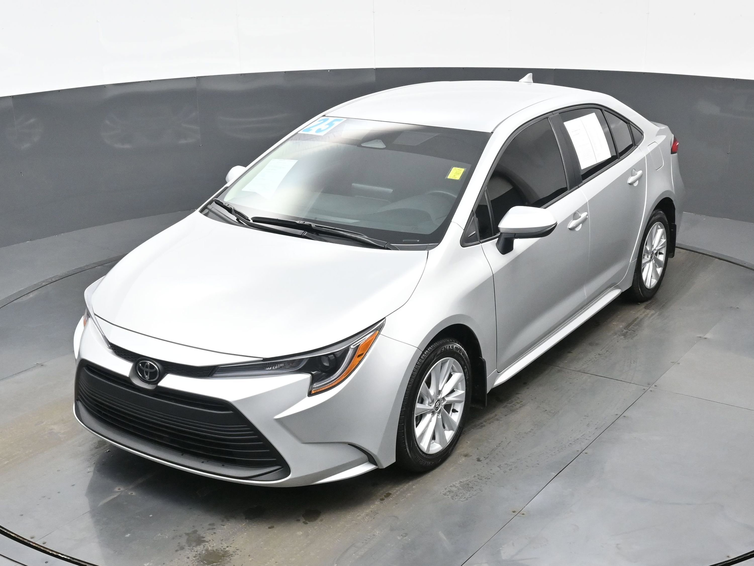 Used 2025 Toyota Corolla LE w/ LE Premium Package image 32