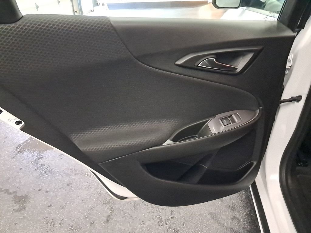 Used 2025 Chevrolet Malibu RS FWD image 16