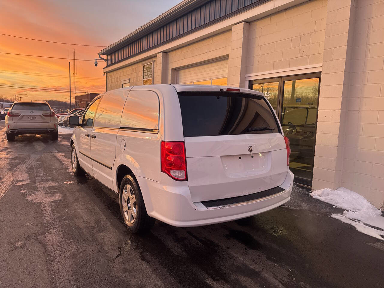 Used 2014 RAM C/V Tradesman image 7