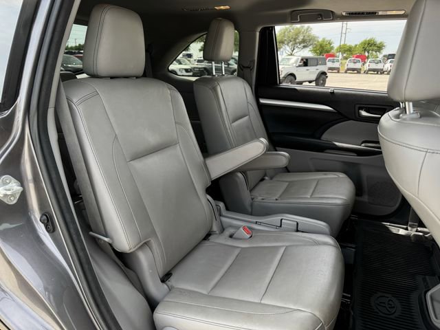 Used 2017 Toyota Highlander XLE image 32