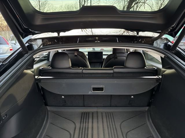 Used 2021 Tesla Model Y Long Range image 12