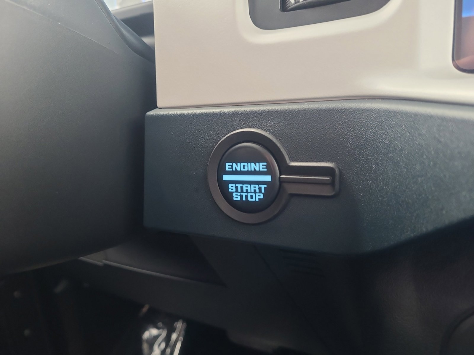 Certified 2025 Ford Bronco Heritage Edition AWD/4WD image 29