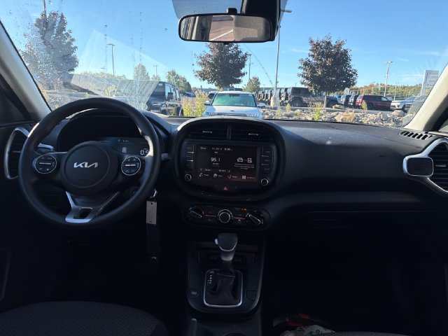 Certified 2024 Kia Soul LX w/ LX Technology Package FWD image 14