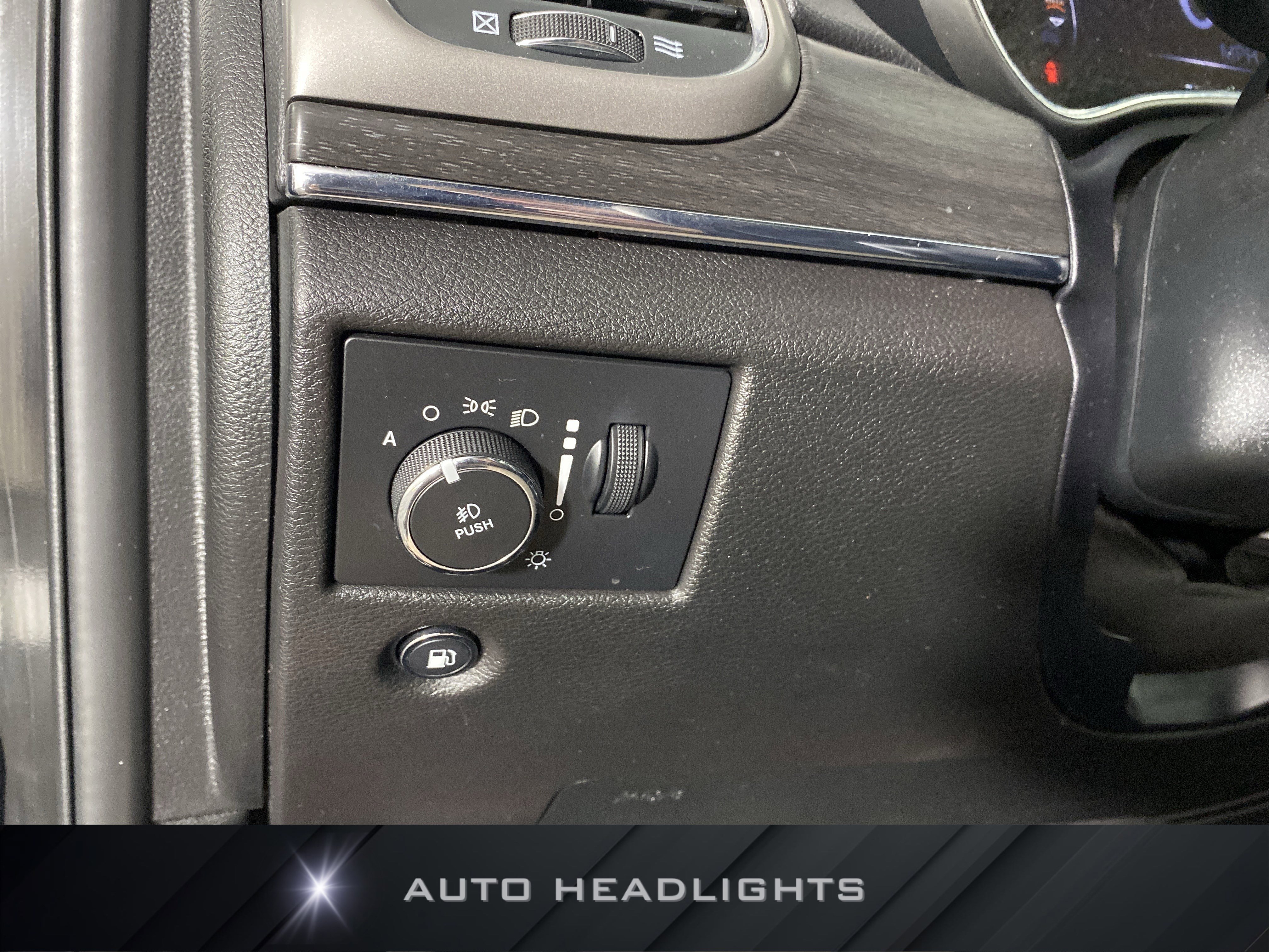 Used 2018 Jeep Grand Cherokee Limited w/ Luxury Group II image 27