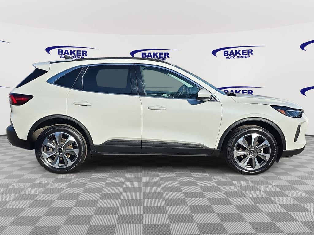 Used 2024 Ford Escape Platinum image 4