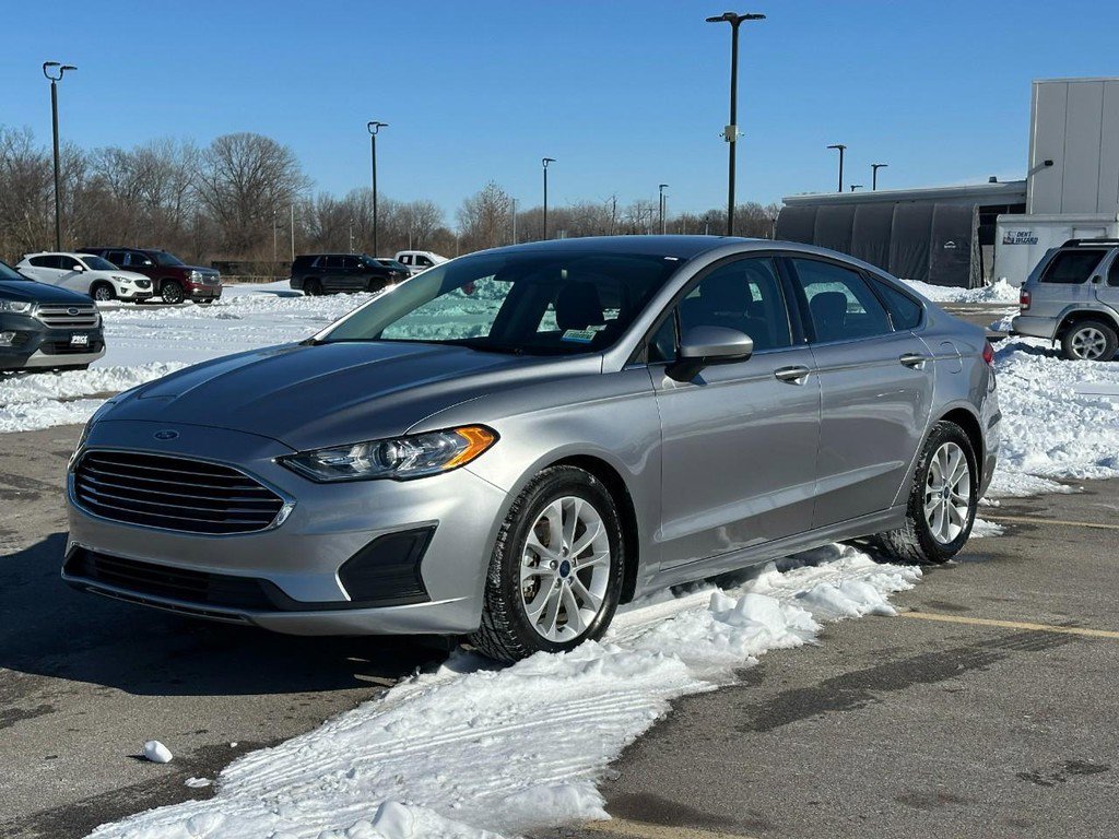 Used 2020 Ford Fusion SE image 1