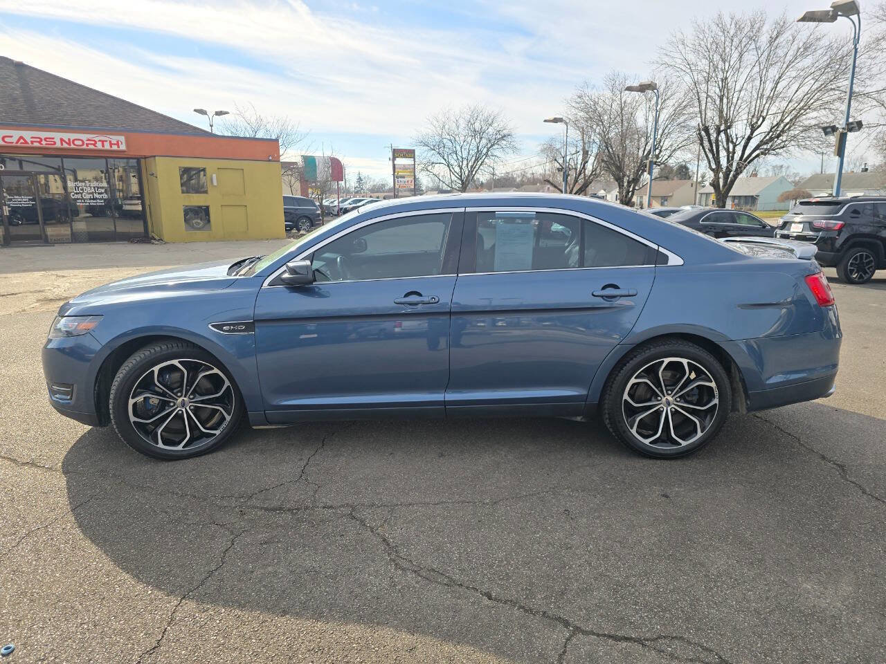 Used 2018 Ford Taurus SHO image 3