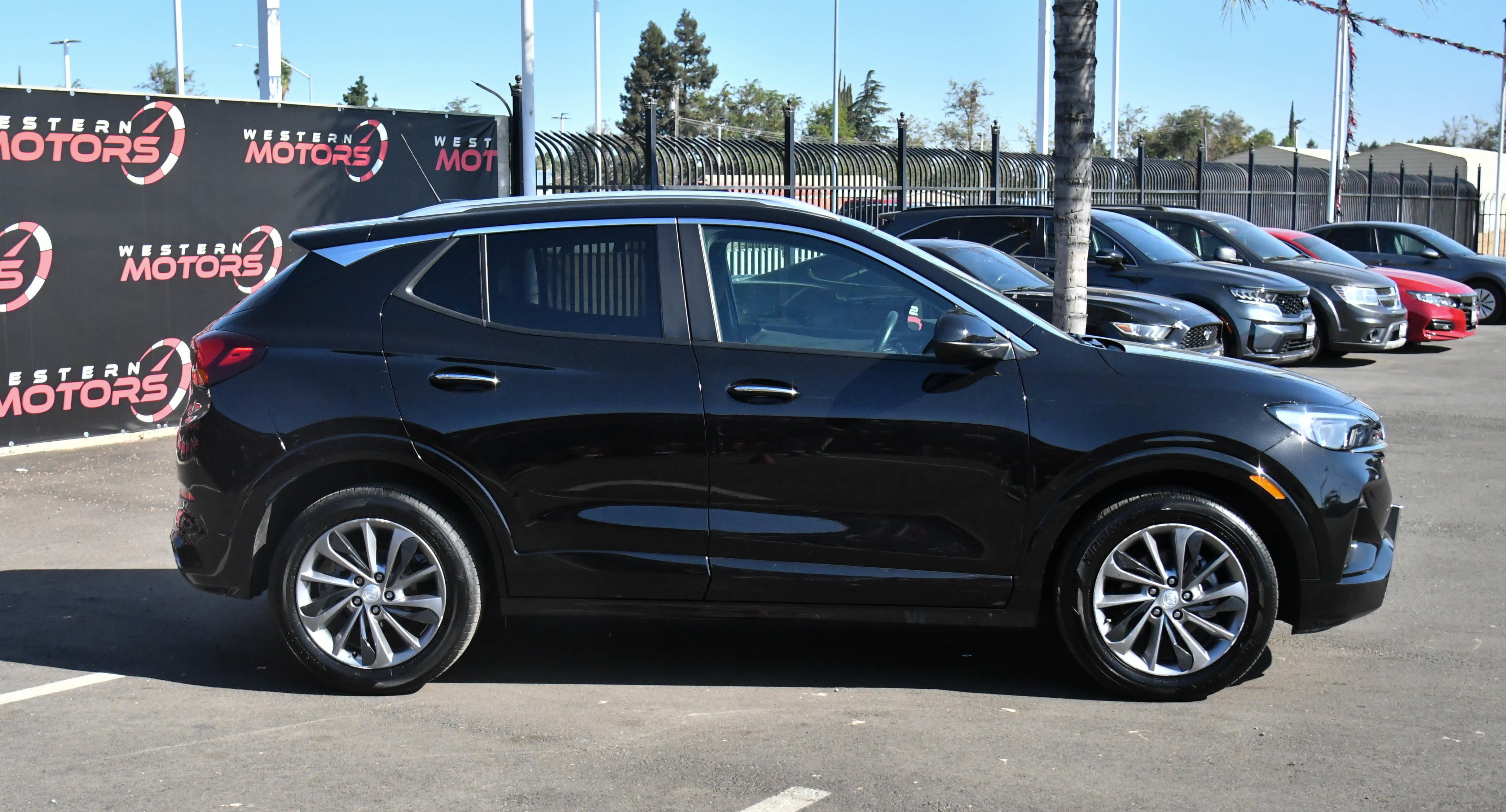 Used 2023 Buick Encore GX Select w/ Sport Touring Package image 9