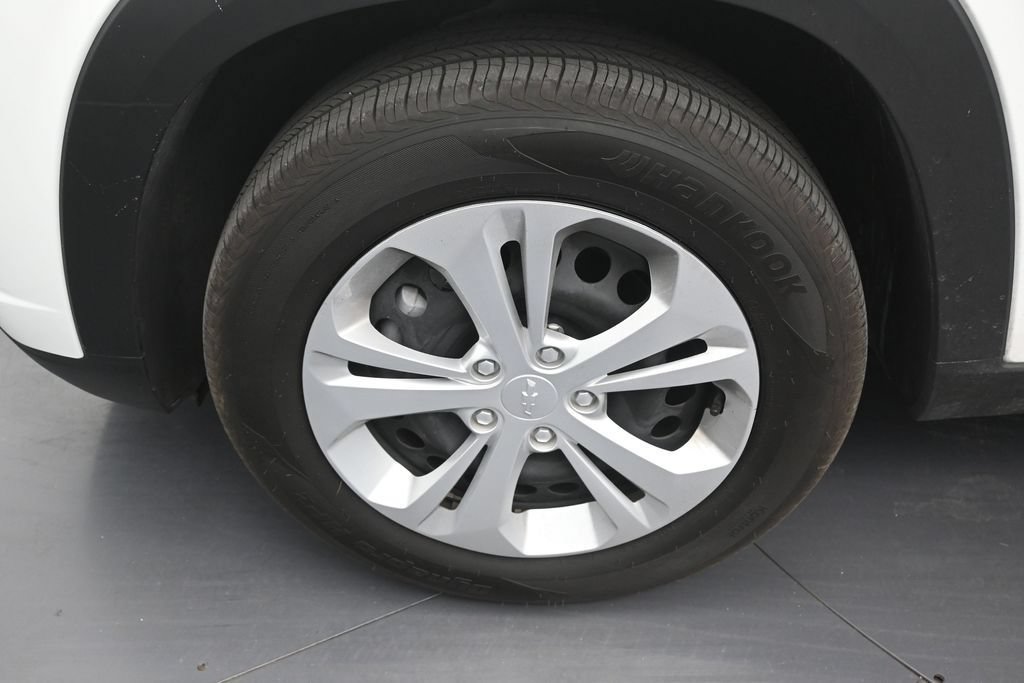 Used 2026 Chevrolet Trax LS FWD image 9