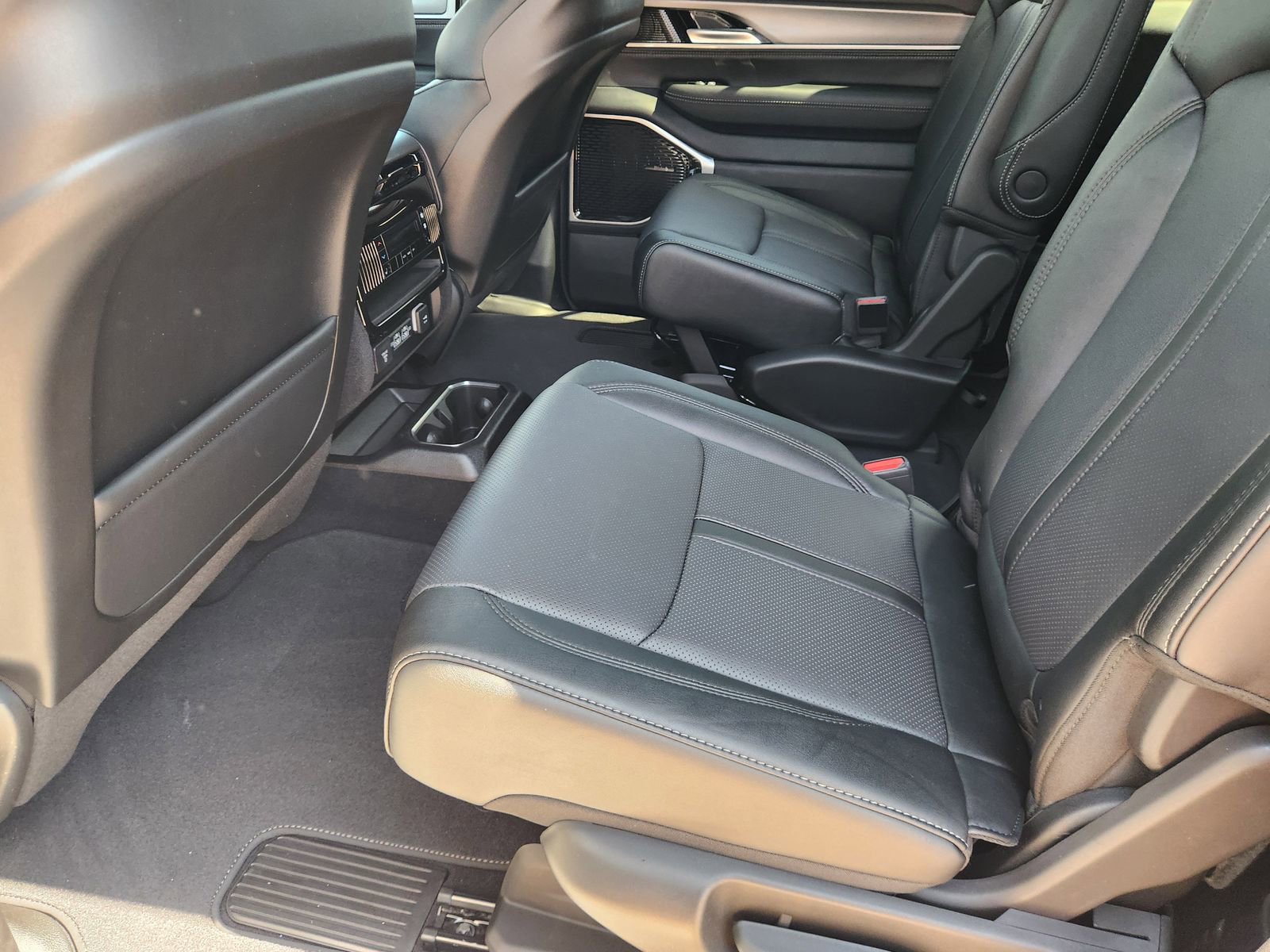 New 2026 Jeep Grand Wagoneer L Limited AWD/4WD image 22