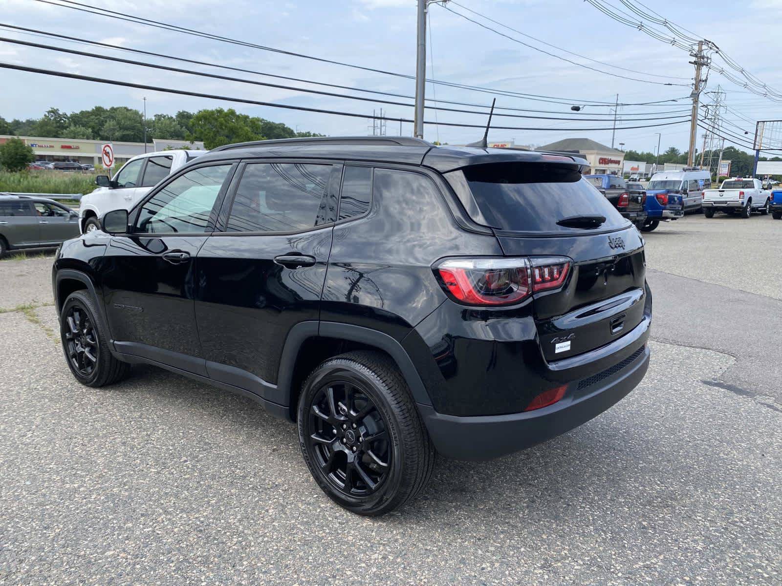 Used 2026 Jeep Compass Latitude AWD/4WD image 7