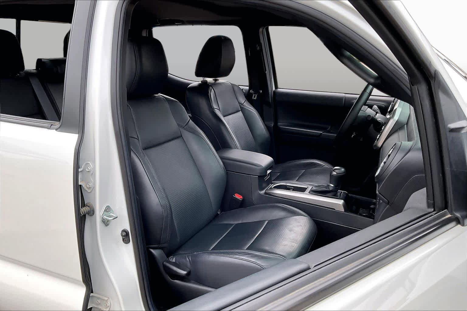 Used 2021 Toyota Tacoma Limited w/ Nightshade Package AWD/4WD image 9