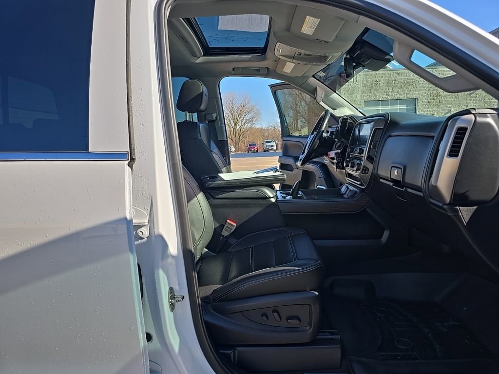 Used 2018 GMC Sierra 2500 Denali w/ Duramax Plus Package AWD/4WD image 13