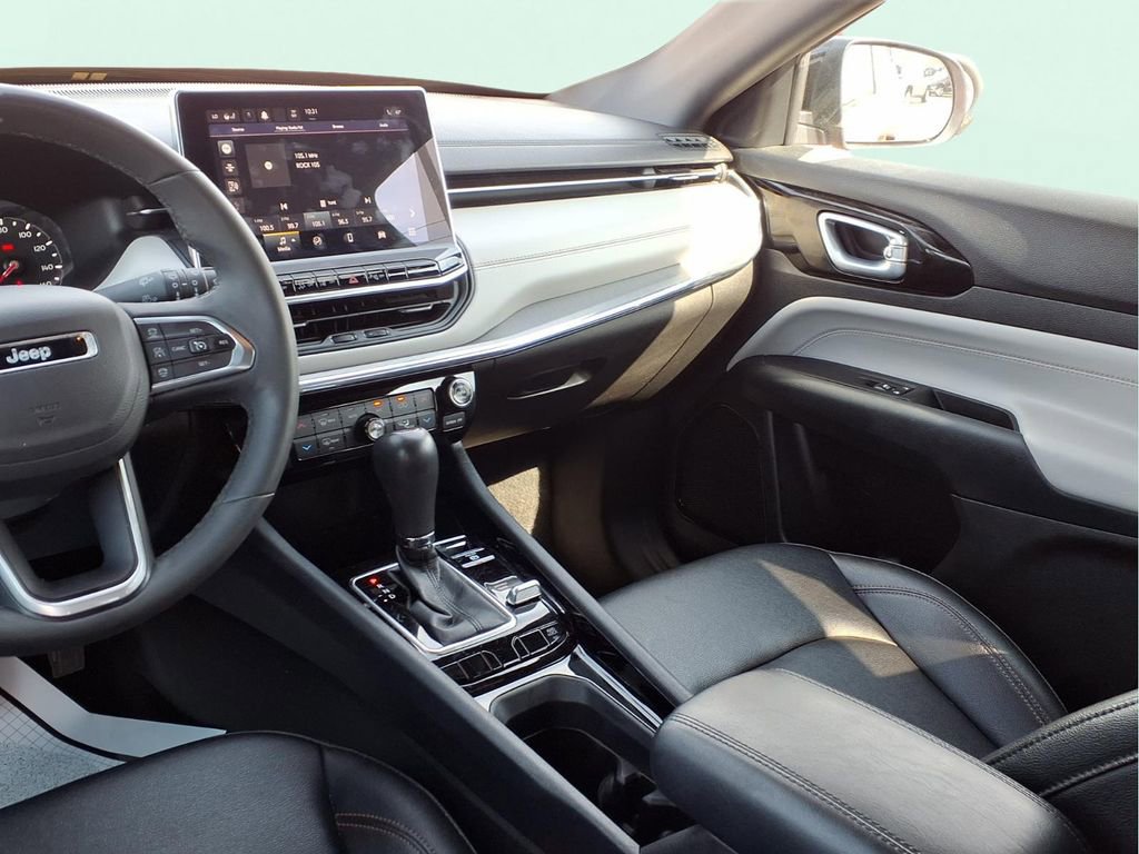Used 2024 Jeep Compass Limited image 4