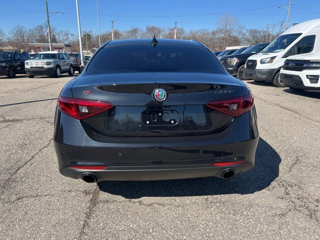 Used 2020 Alfa Romeo Giulia Ti w/ Nero Edizione image 5