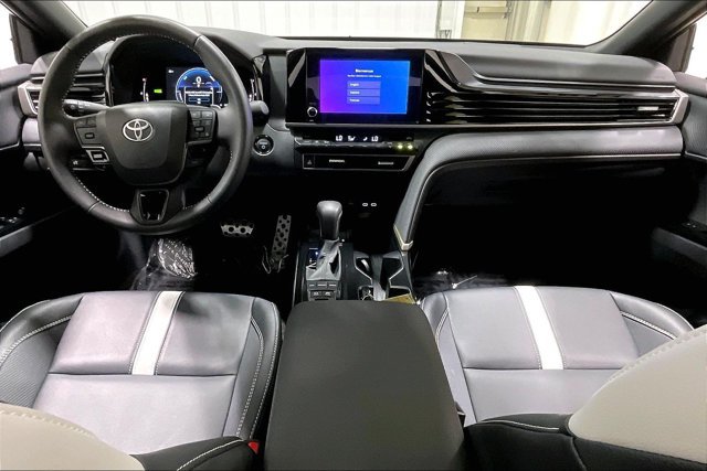 Used 2025 Toyota Camry SE FWD image 16