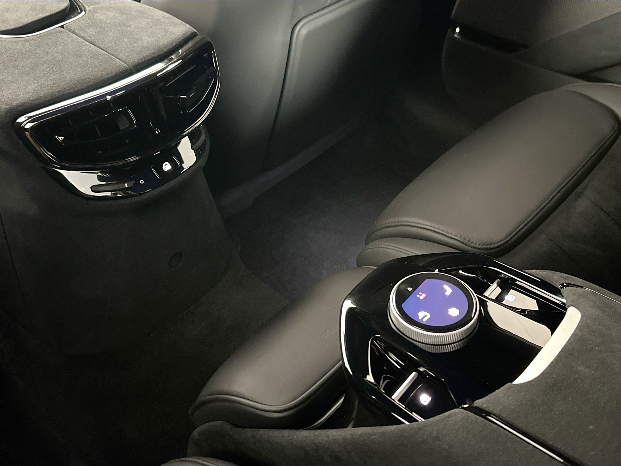 Used 2023 Ferrari Purosangue AWD/4WD image 24