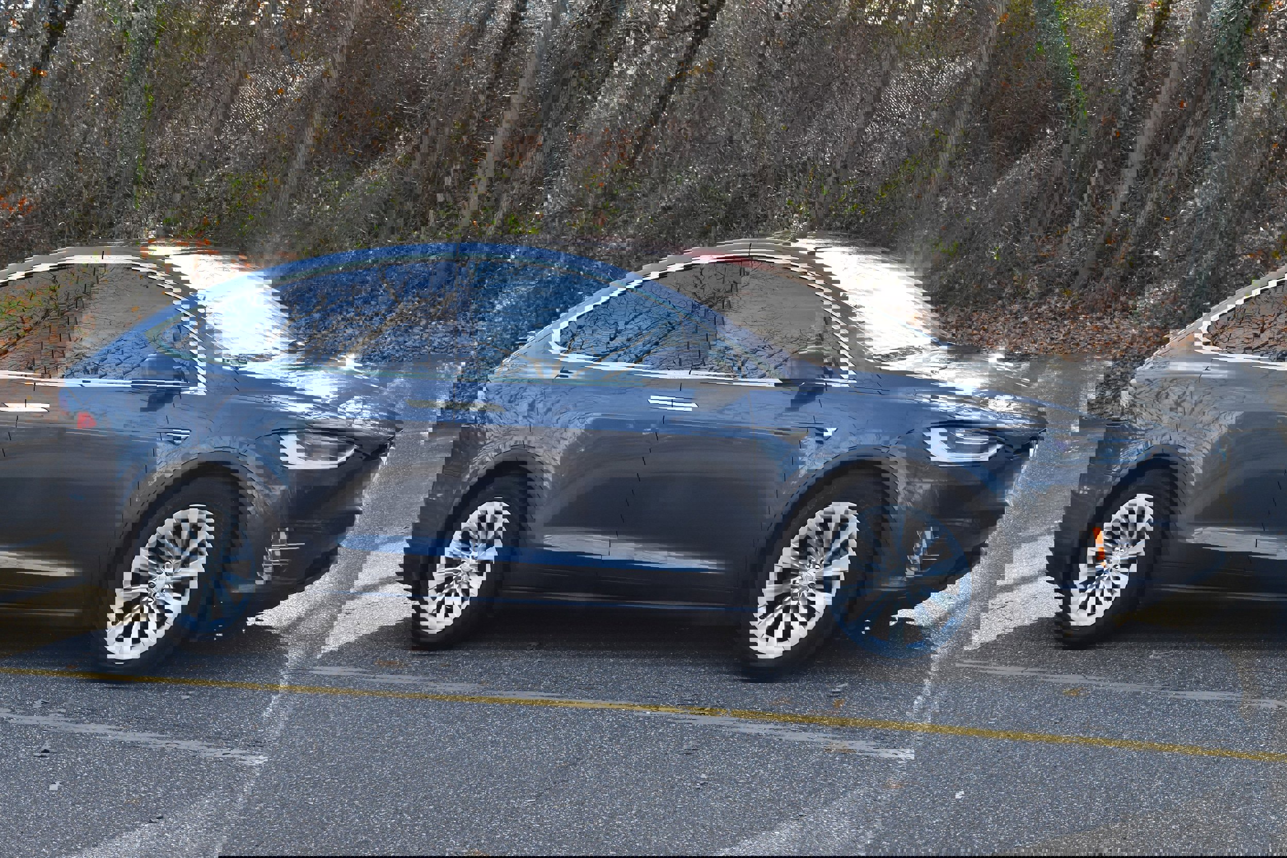 Used 2018 Tesla Model X 75D image 12