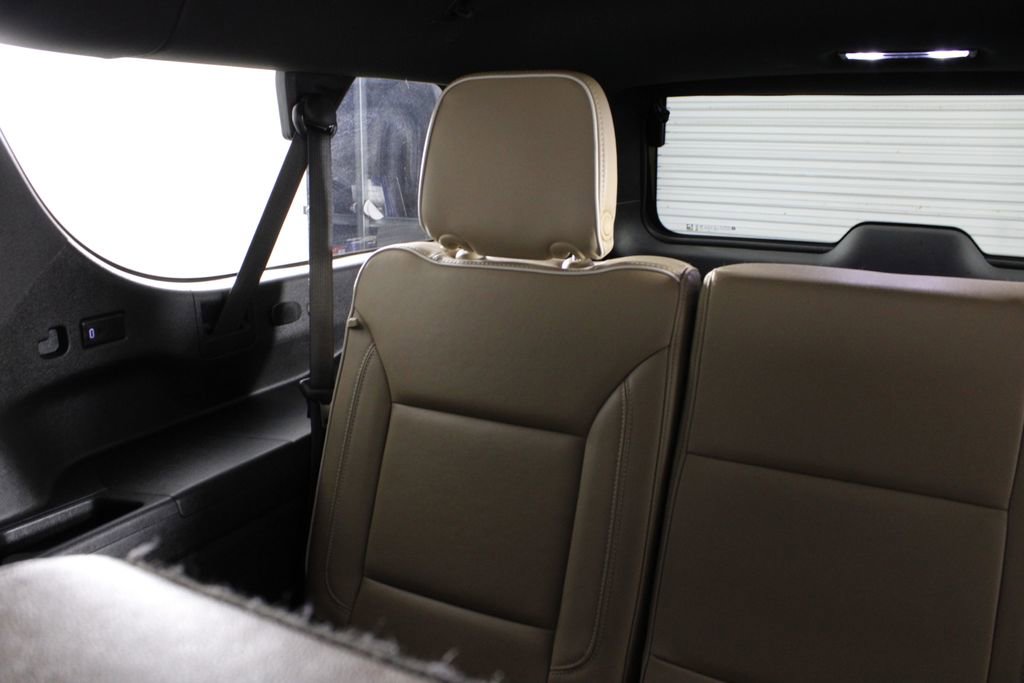Used 2024 Chevrolet Suburban Premier image 21