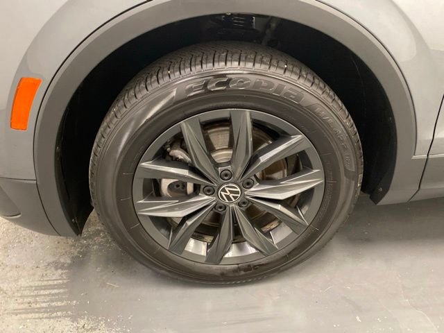 Used 2024 Volkswagen Tiguan SE AWD/4WD image 28