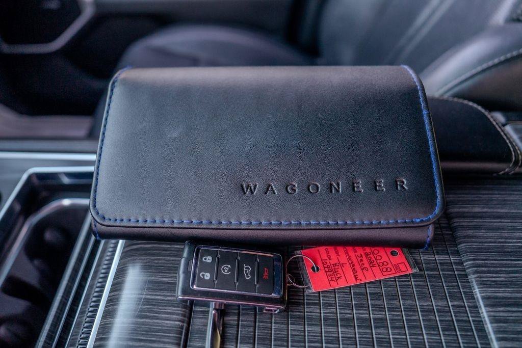Used 2024 Jeep Wagoneer L Series II w/ Flexible Seating Group AWD/4WD image 40