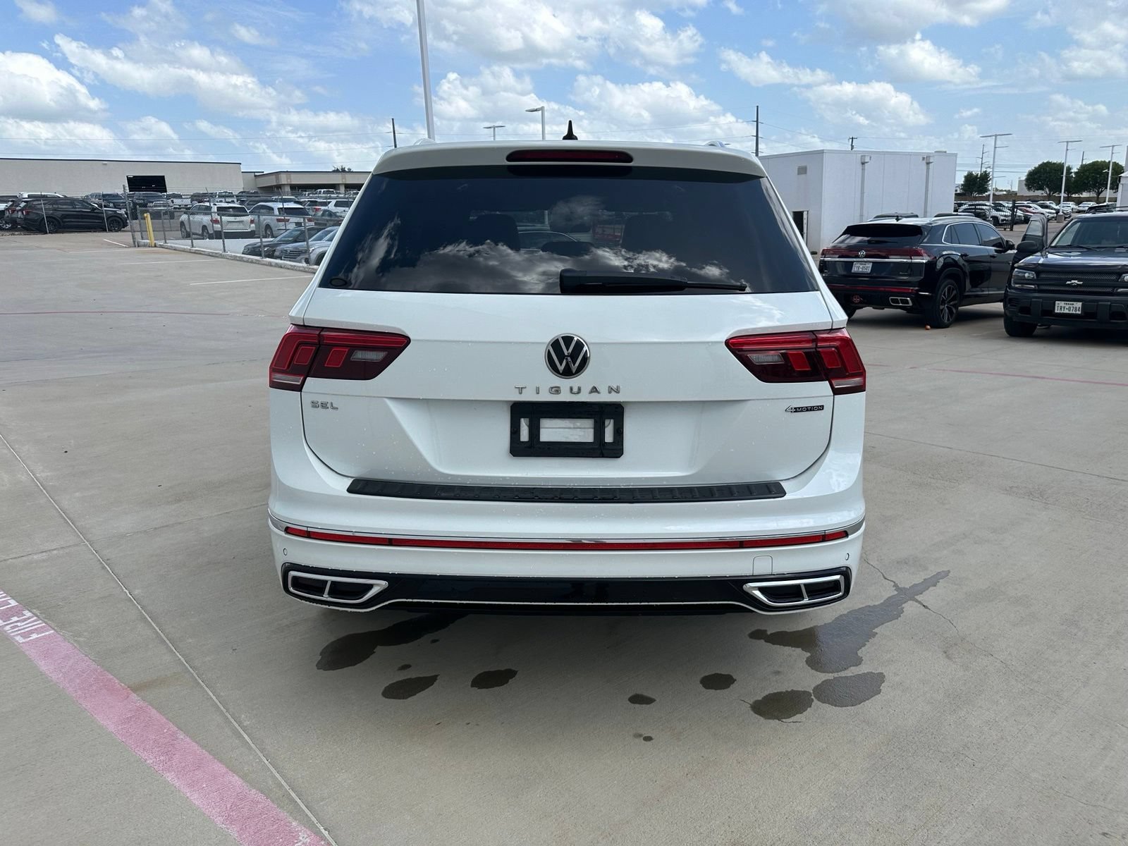 Used 2024 Volkswagen Tiguan SEL R-Line AWD/4WD image 6