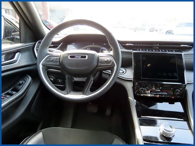 Used 2023 Jeep Grand Cherokee Altitude AWD/4WD image 11