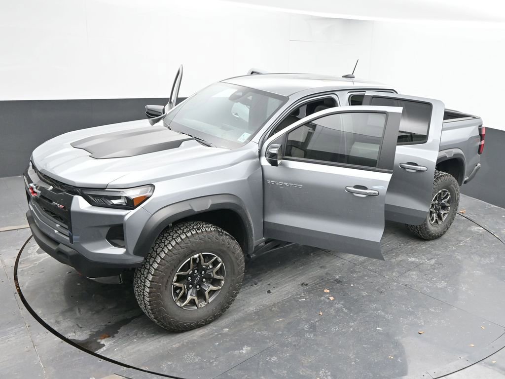 Used 2024 Chevrolet Colorado ZR2 w/ ZR2 Convenience Package III image 62