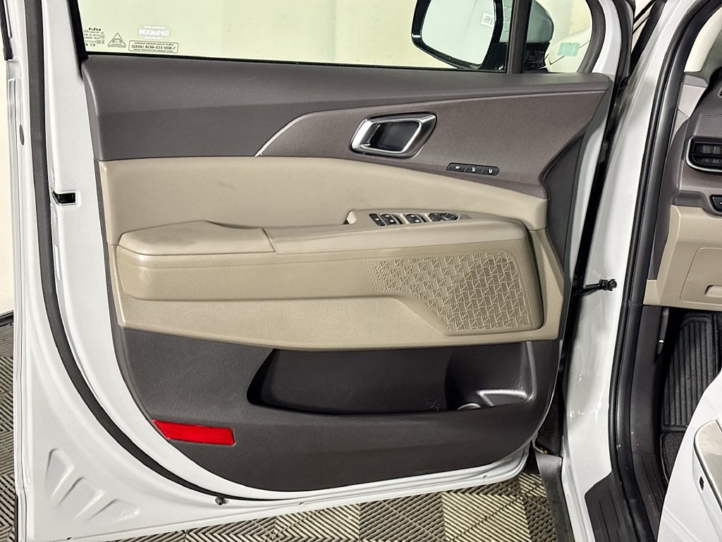 New 2027 Kia Carnival EX FWD image 10